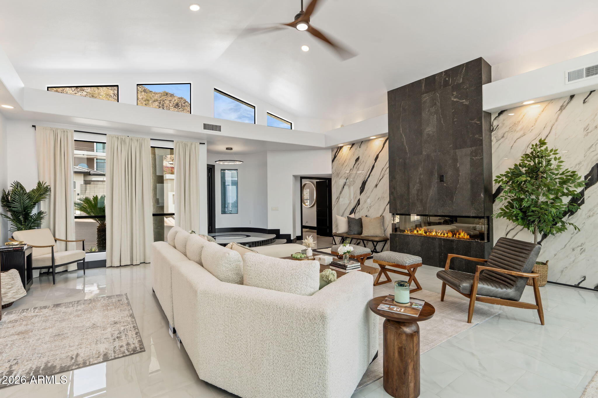 27 W COCHISE Drive