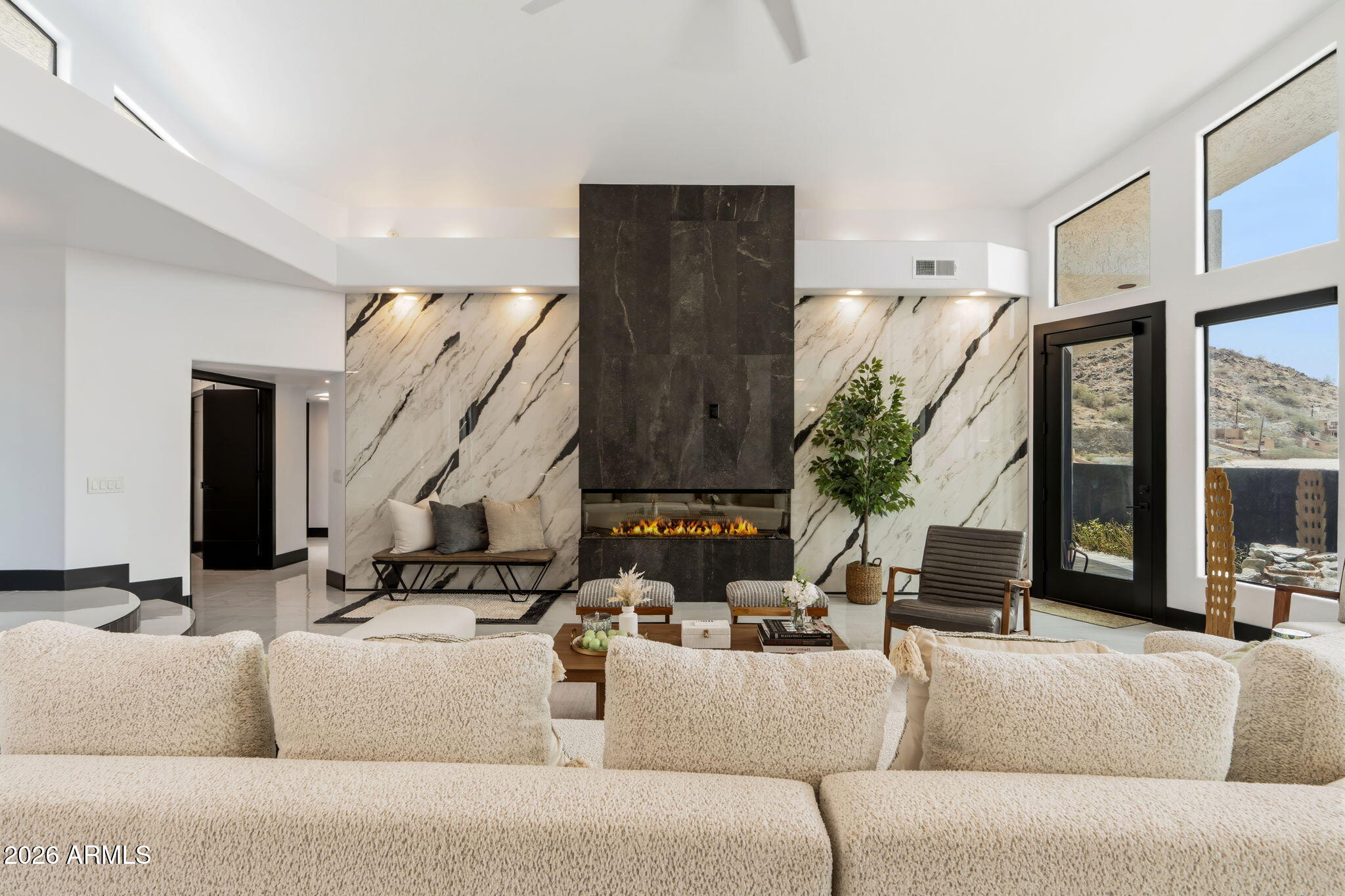 27 W COCHISE Drive