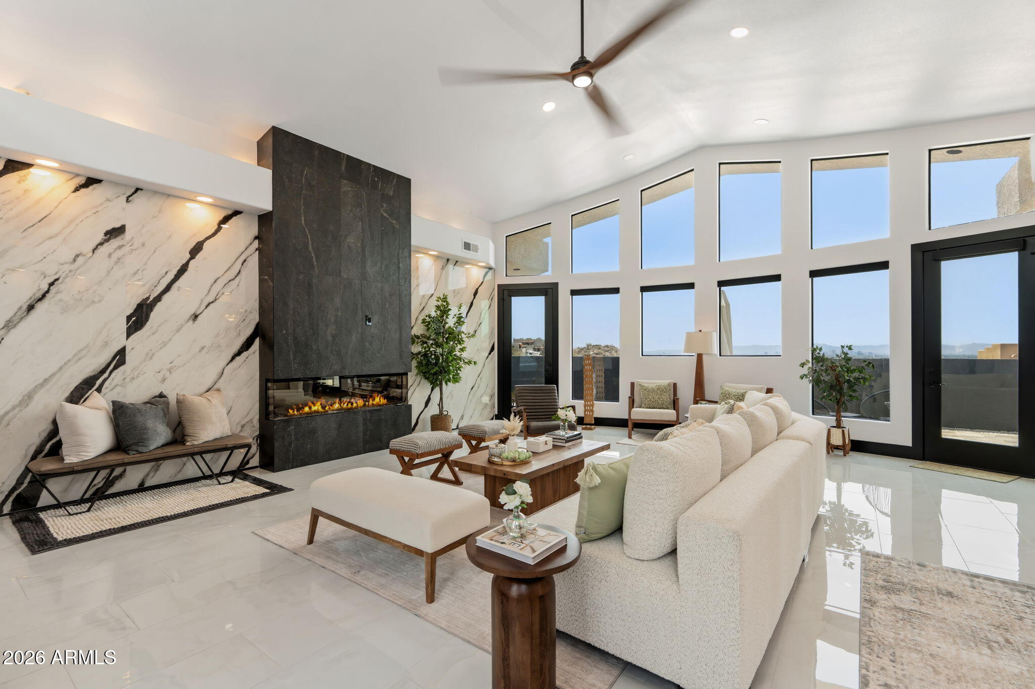 27 W COCHISE Drive