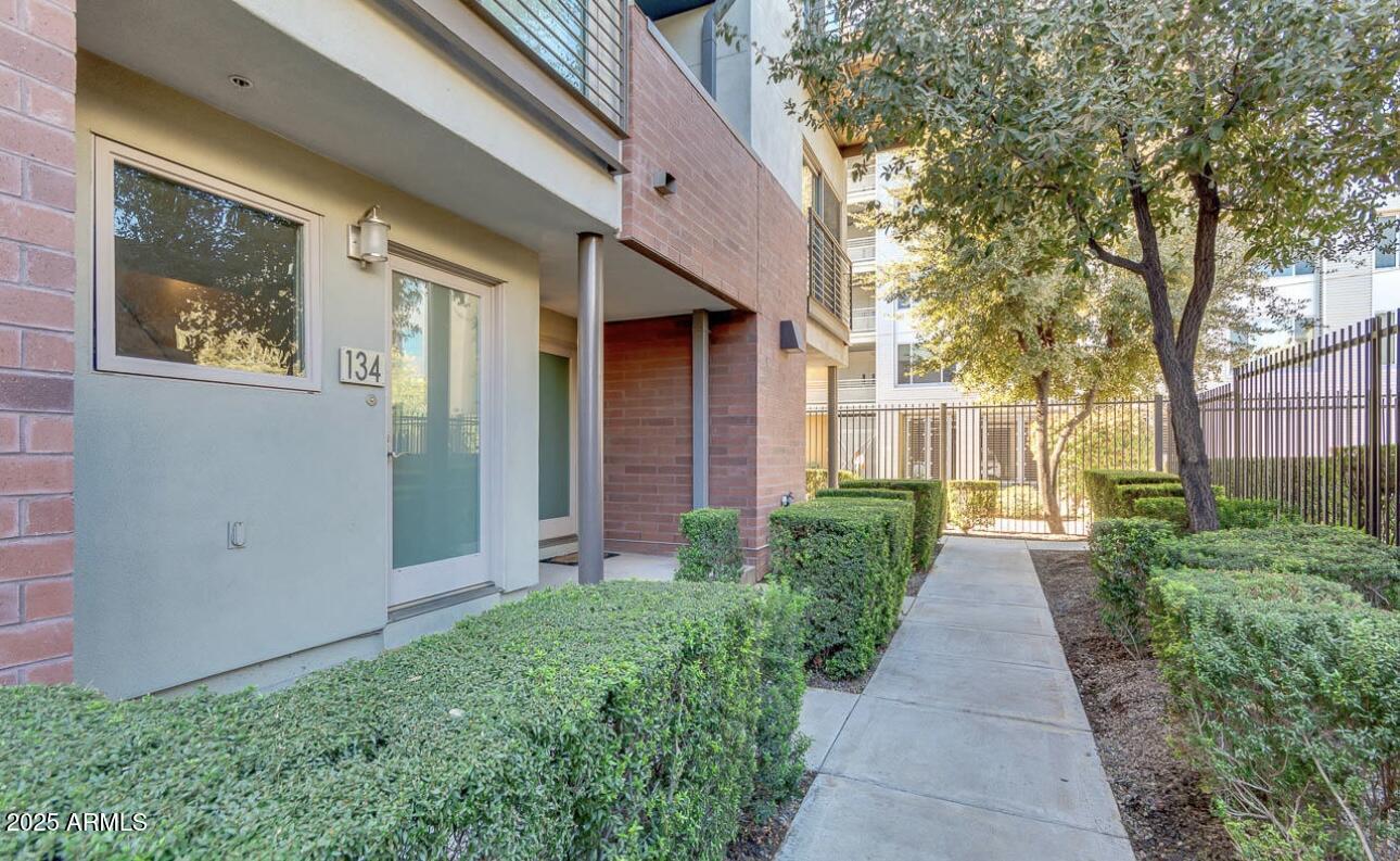 525 W Lakeside Drive 134