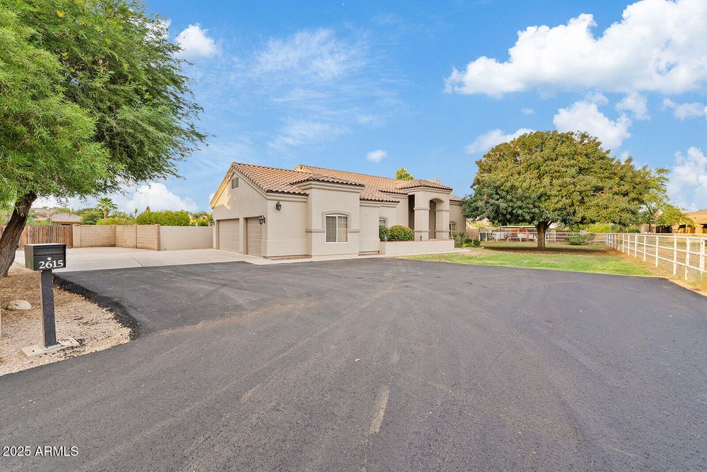 Photo of 2615 E San Carlos Way, Gilbert, AZ 85298 (MLS # 6924468)