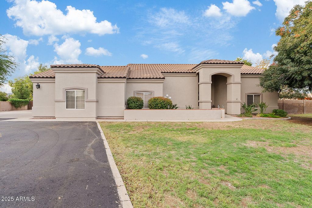 Photo of 2615 E San Carlos Way, Gilbert, AZ 85298 (MLS # 6924468)