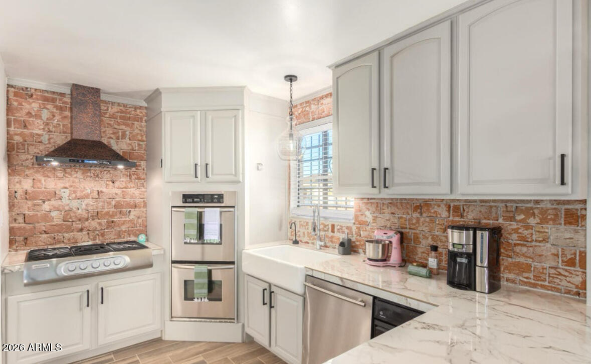 1720 N Whittier Drive