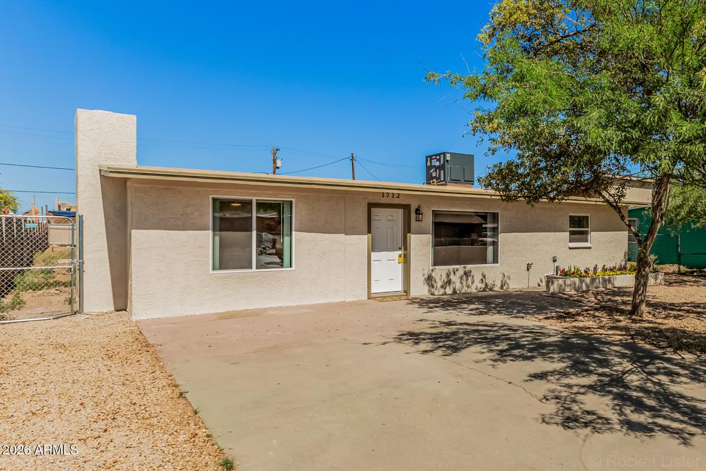 Photo of 1712 W Corona Avenue, Phoenix, AZ 85041 (MLS # 7001451)