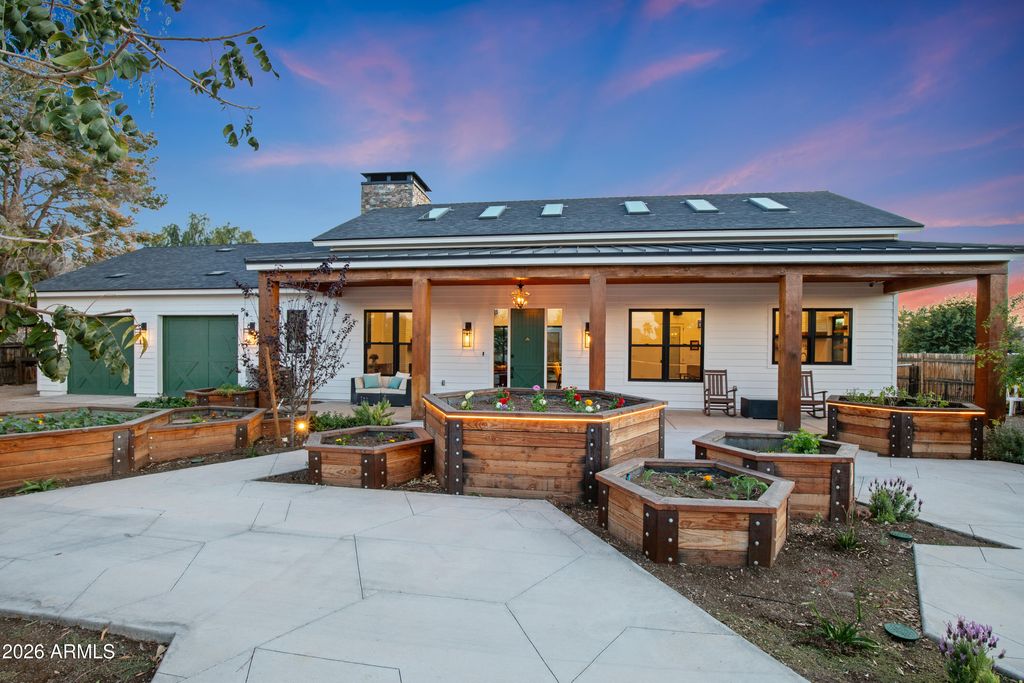 Photo of 129 E Water Tank Road, Gilbert, AZ 85296 (MLS # 6989595)