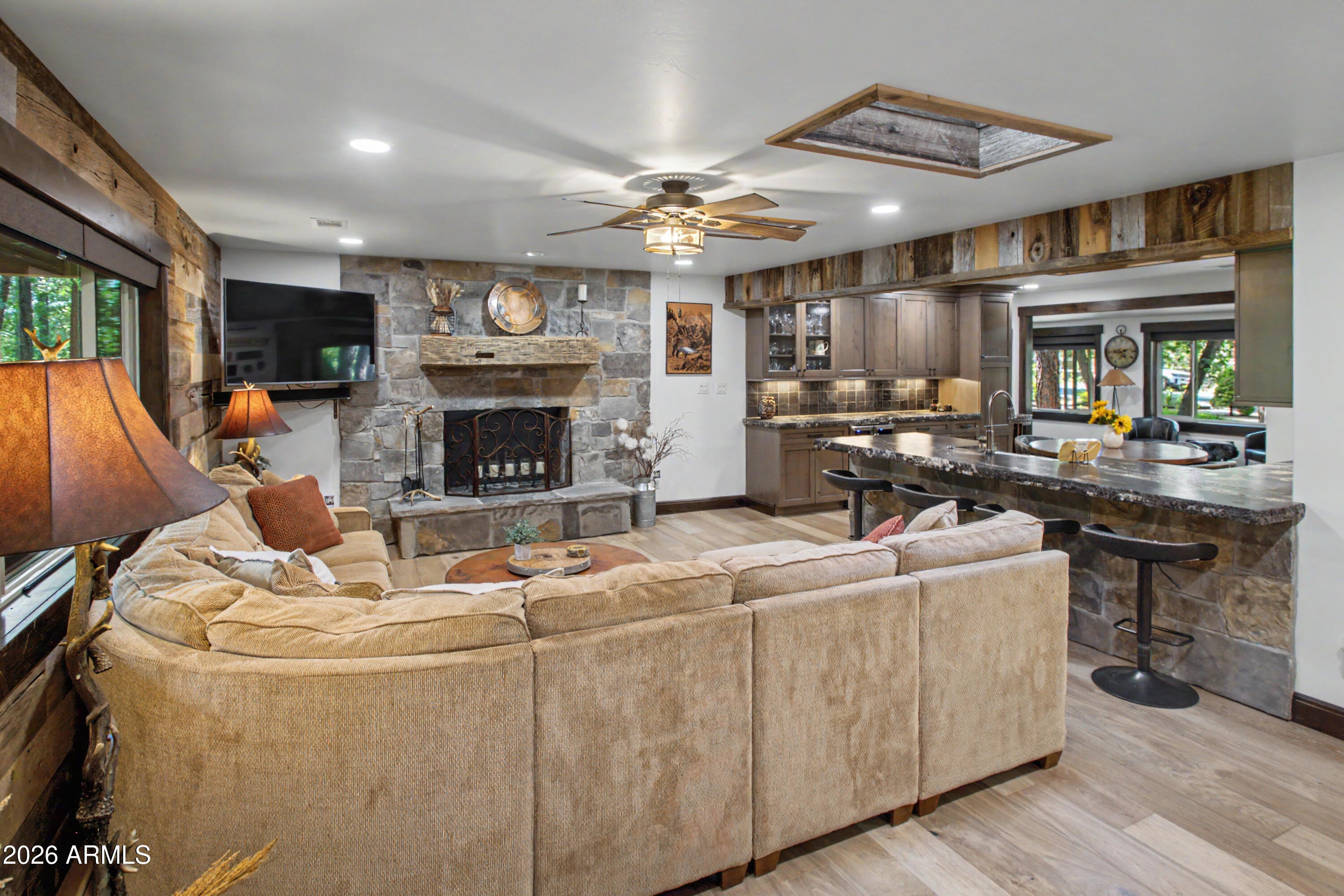 2864 WOODPECKER Lane