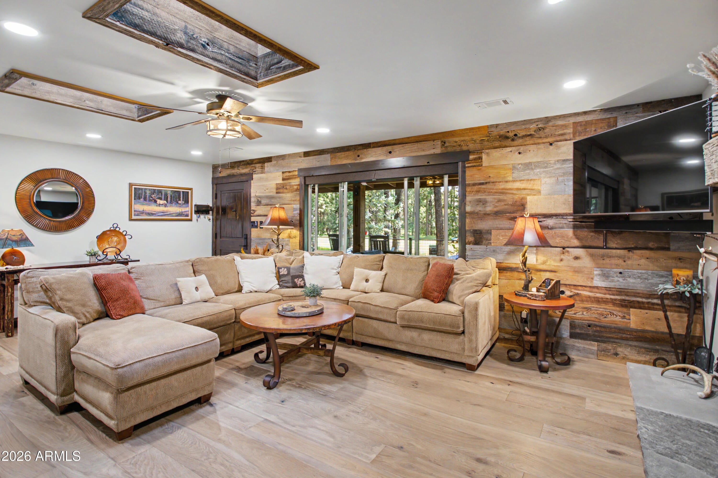 2864 WOODPECKER Lane