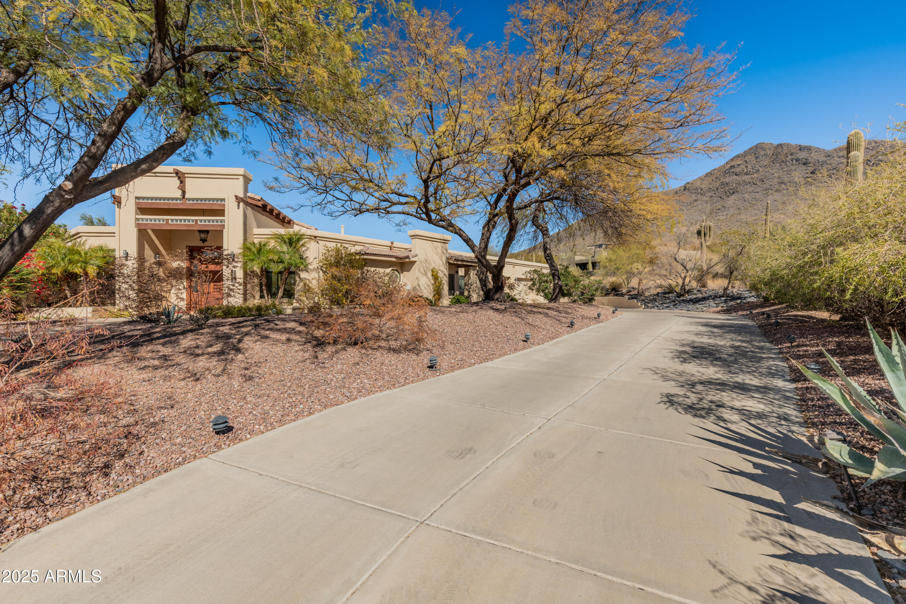 5830 E RESTIN Road