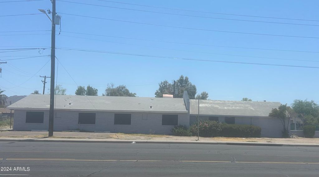 Photo of 111 E Southern Avenue #-, Phoenix, AZ 85040 (MLS # 6732075)