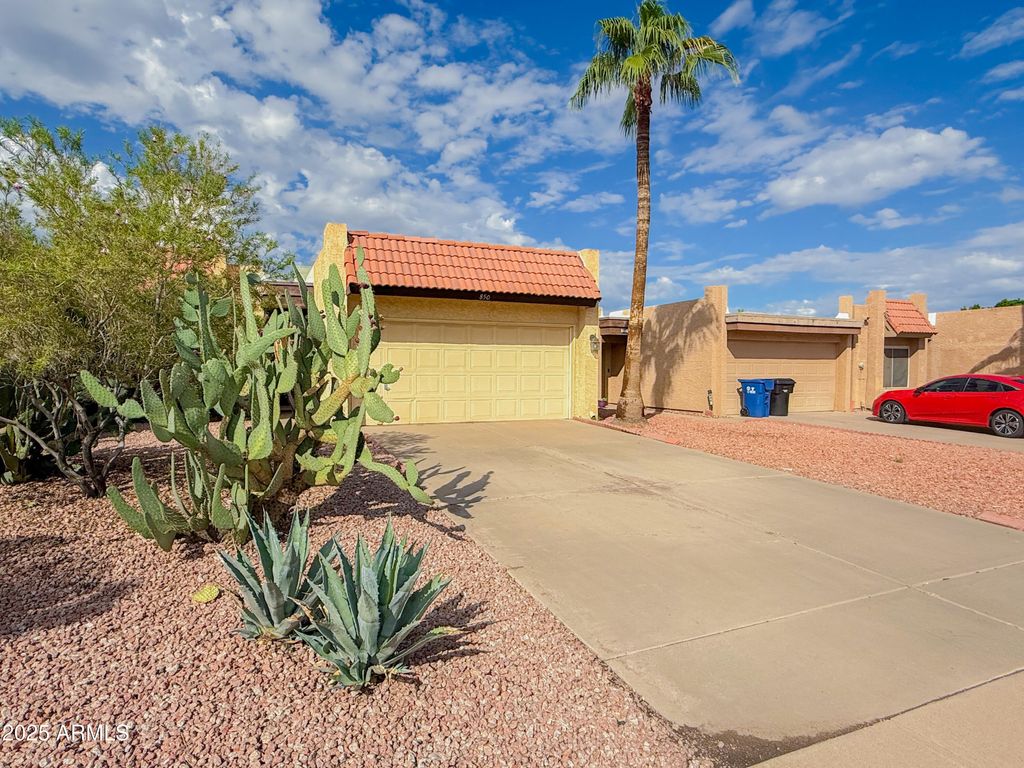 Photo of 850 W Duke Drive, Tempe, AZ 85283 (MLS # 6933350)
