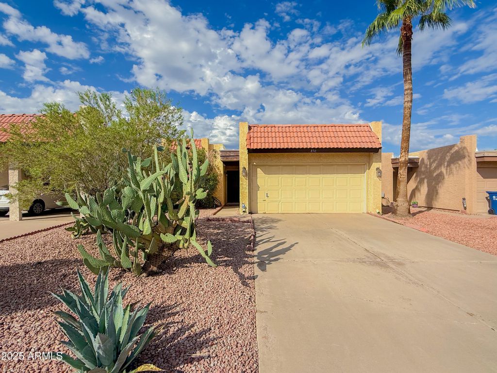 Photo of 850 W Duke Drive, Tempe, AZ 85283 (MLS # 6933350)