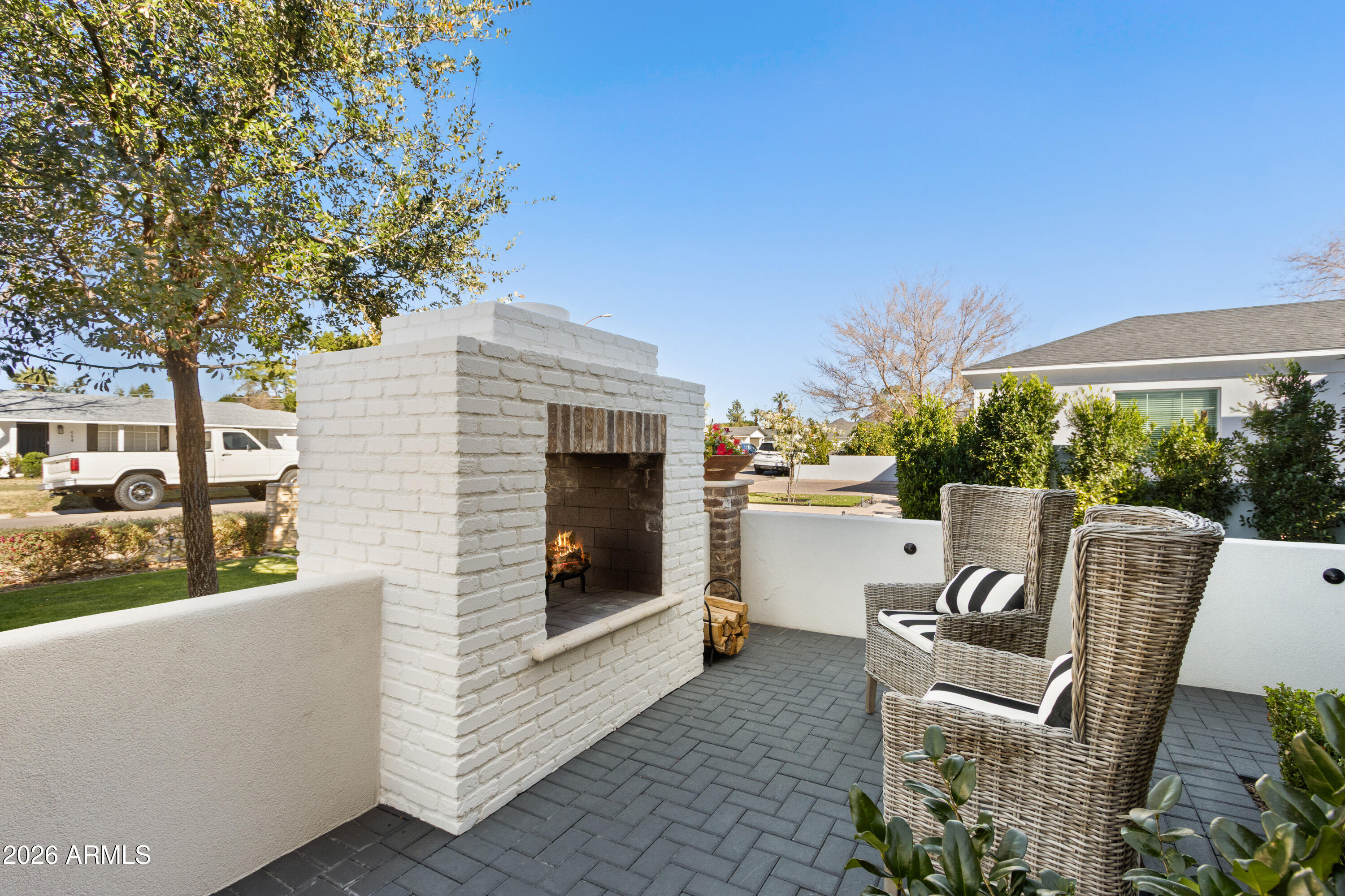 509 E HAYWARD Avenue