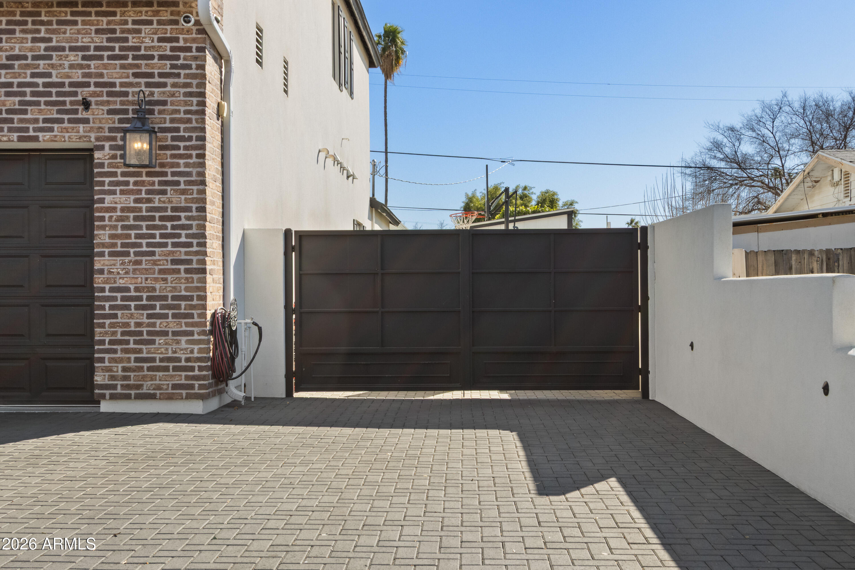 509 E HAYWARD Avenue