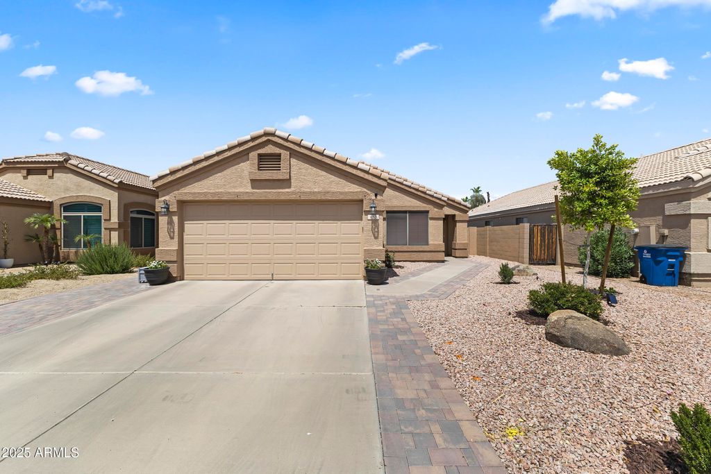 Photo of 652 S Bahama Drive, Gilbert, AZ 85296 (MLS # 6984688)