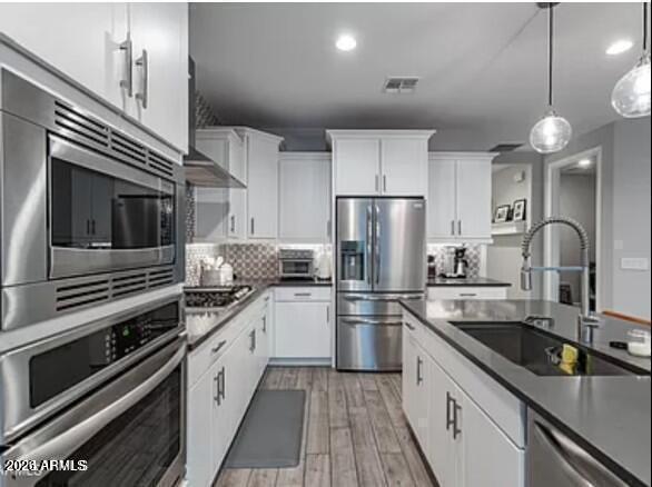 2045 E CHARLOTTE Drive