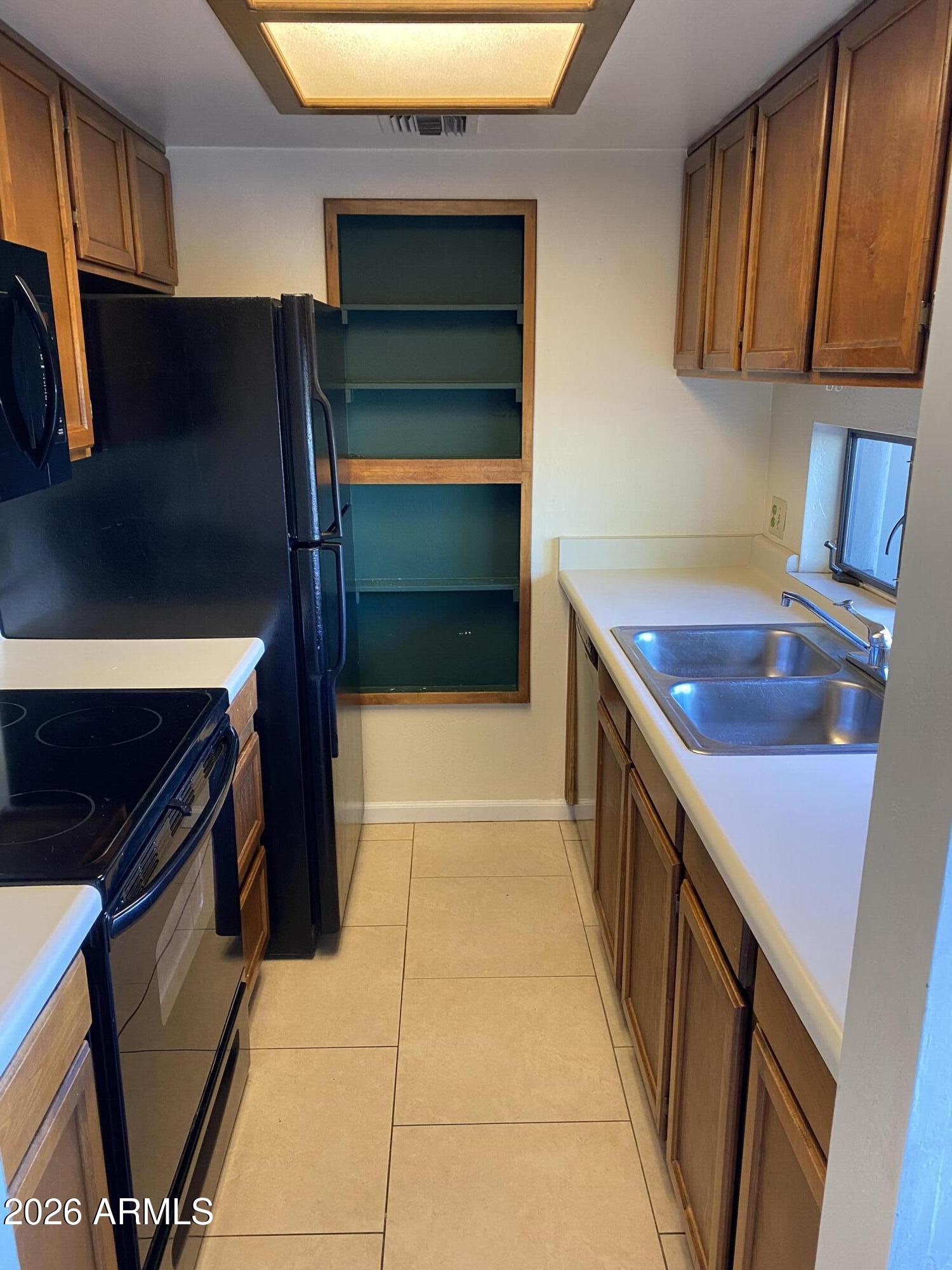 1449 E HIGHLAND Avenue 6