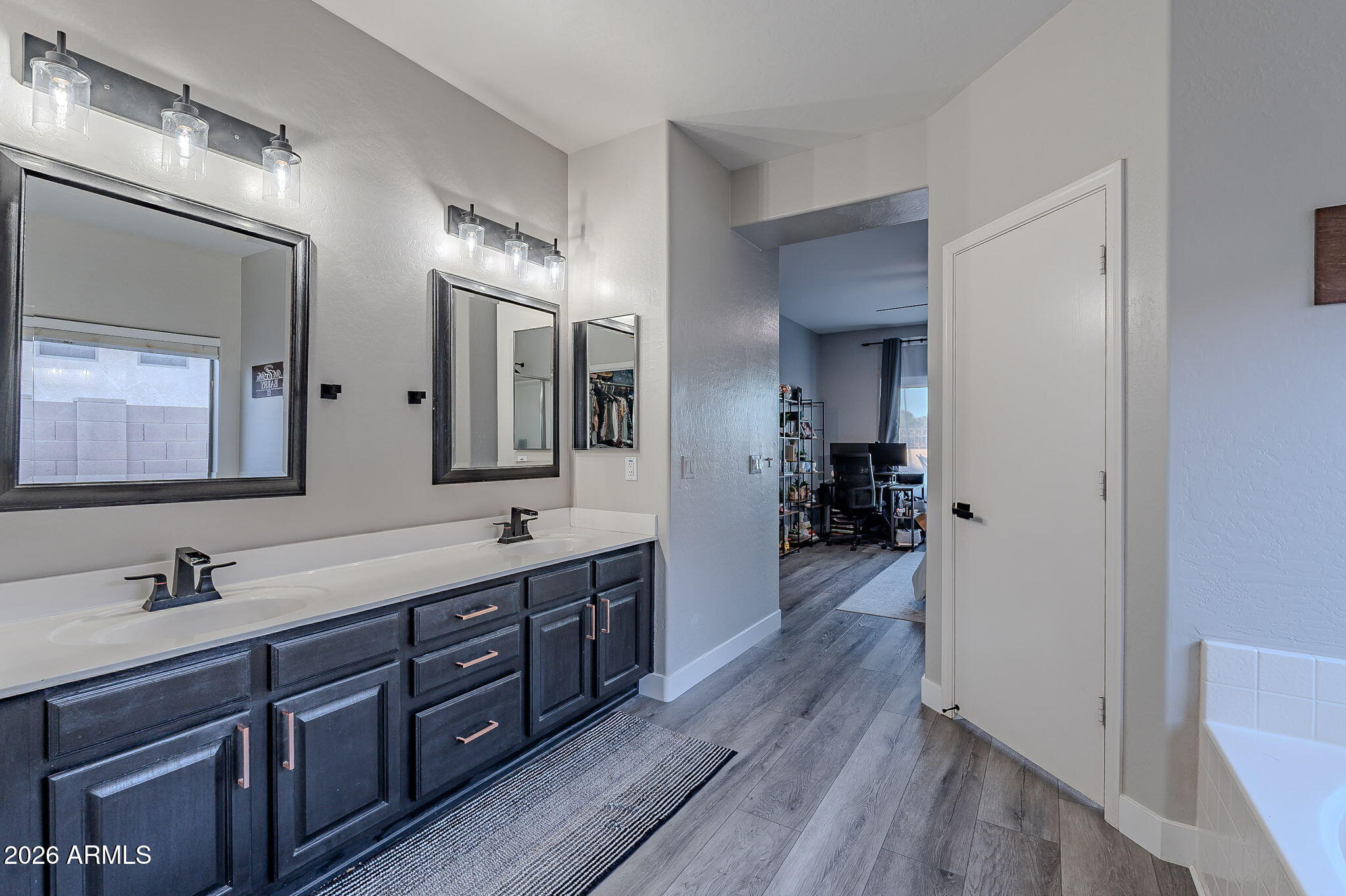 QUEENLAND MANOR PHASE 2 - Residential
