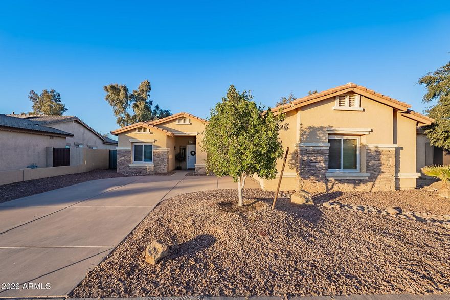 Gorgeous, single level, split floor plan, 3 bedrooms, 2 bathroom home. Granite kitchen counter tops, vinyl-plank flooring in all the right places, carpet in bedrooms, covered patio overlooking the pebble-tec pool with water feature. Extra large garage, North/South Exposure and low maintenance landscaping! This home is close to freeways, schools, shopping, community parks, golf, Queen Creek Marketplace and all the Queen Creek Amenities.