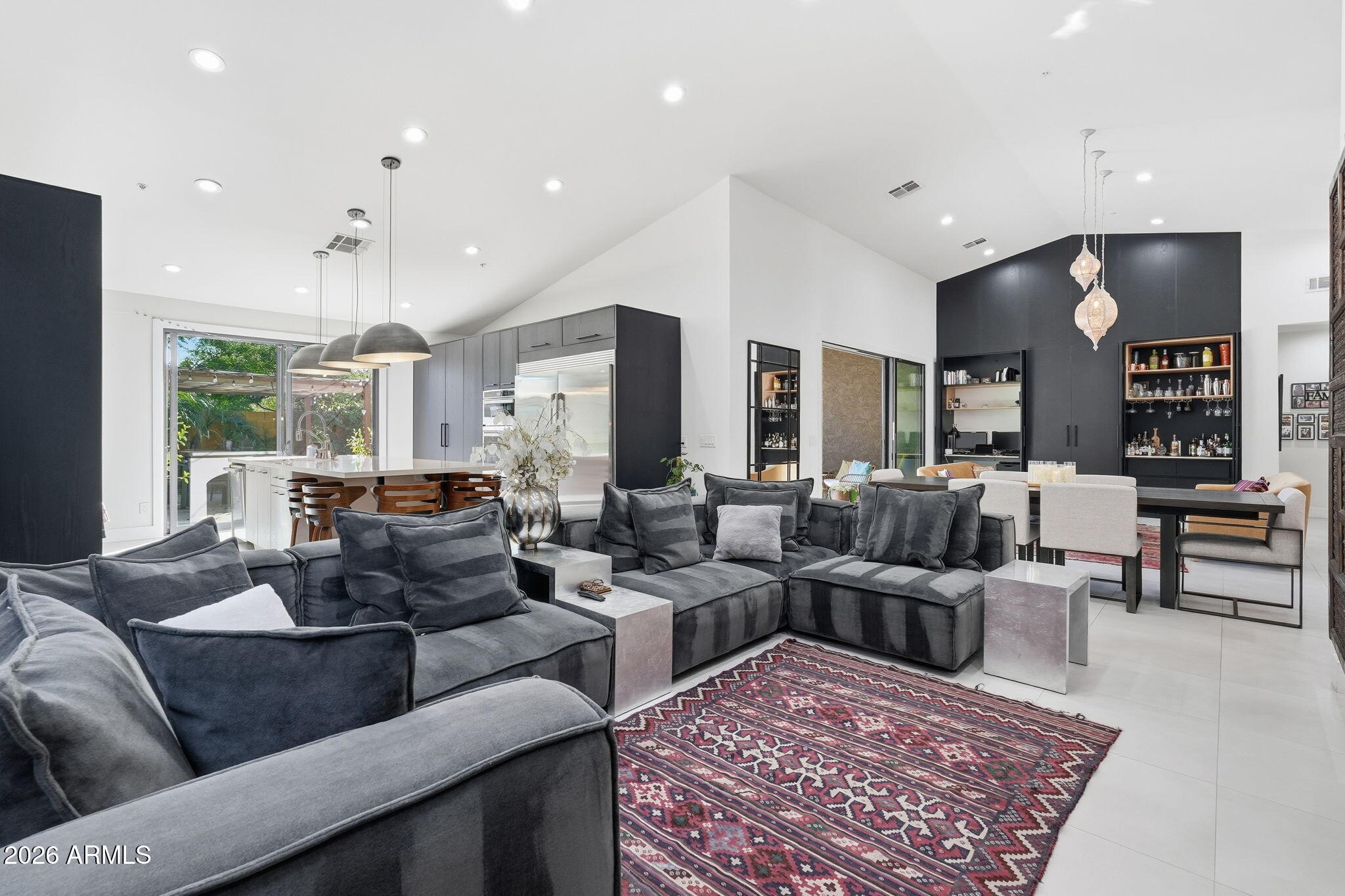 7327 E RUSTLING Pass