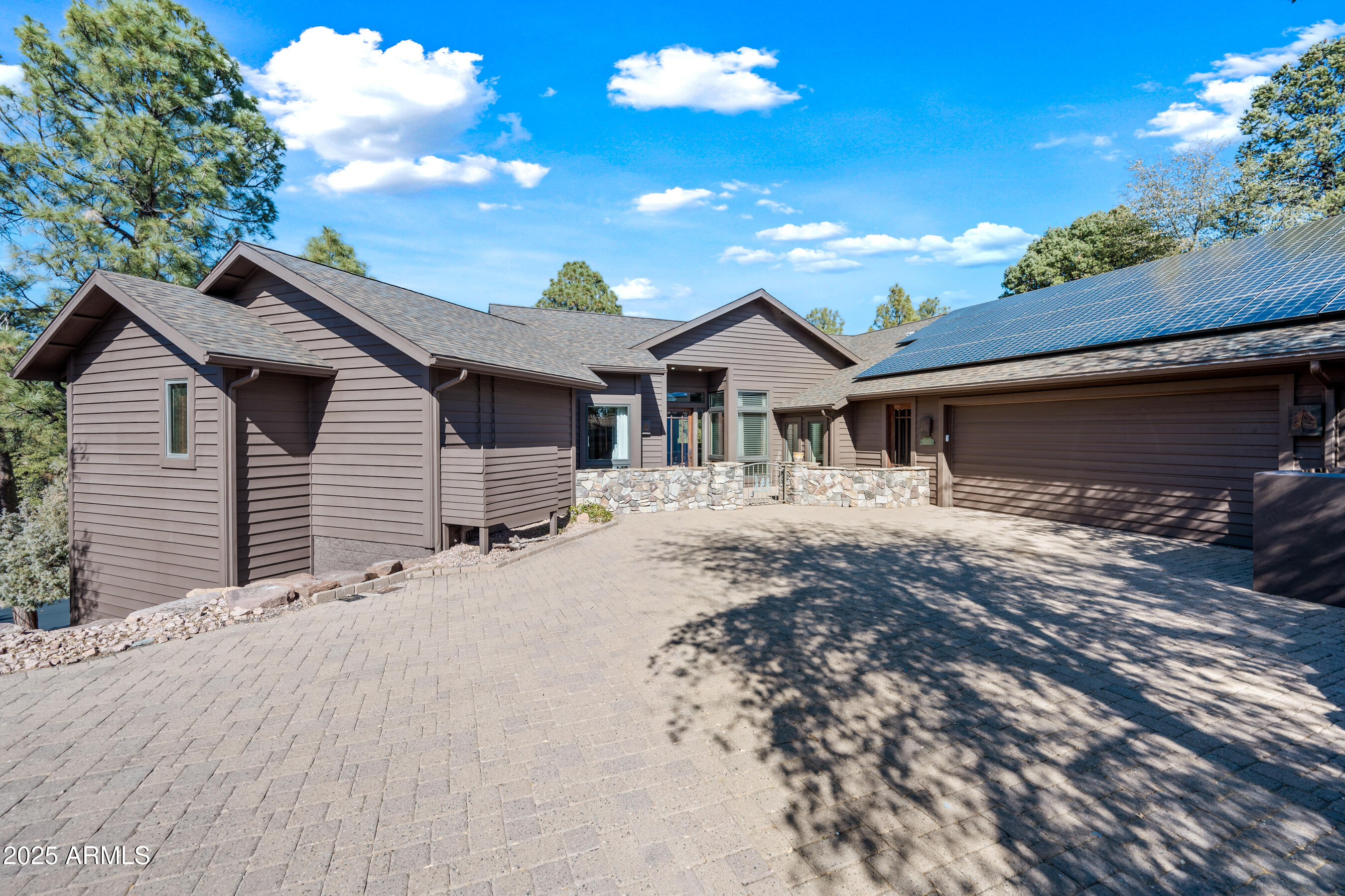 2215 E GRAPEVINE Drive