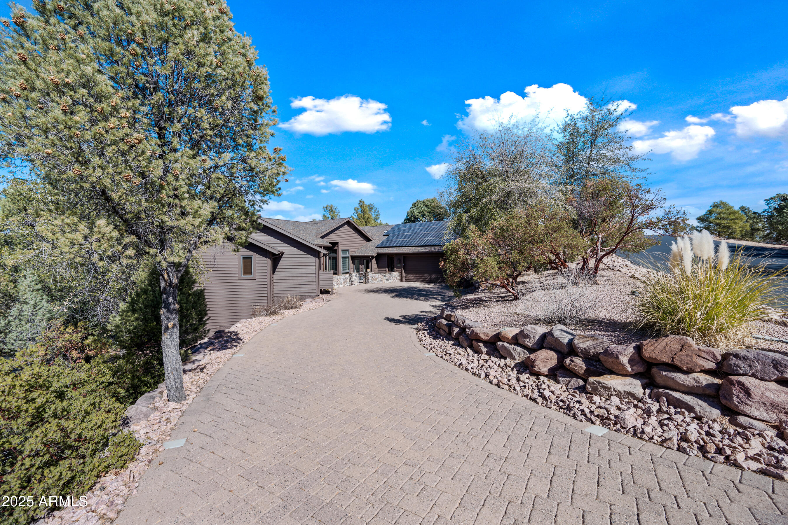 2215 E GRAPEVINE Drive