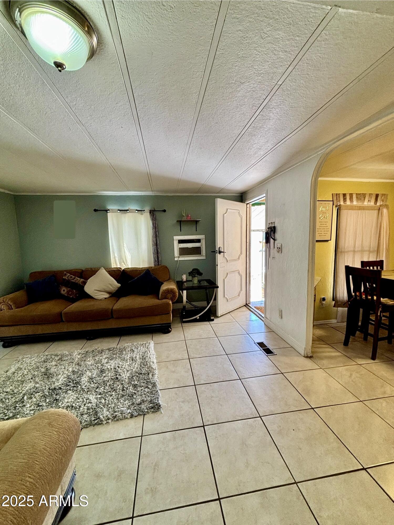 5207 N Black Canyon Highway 18