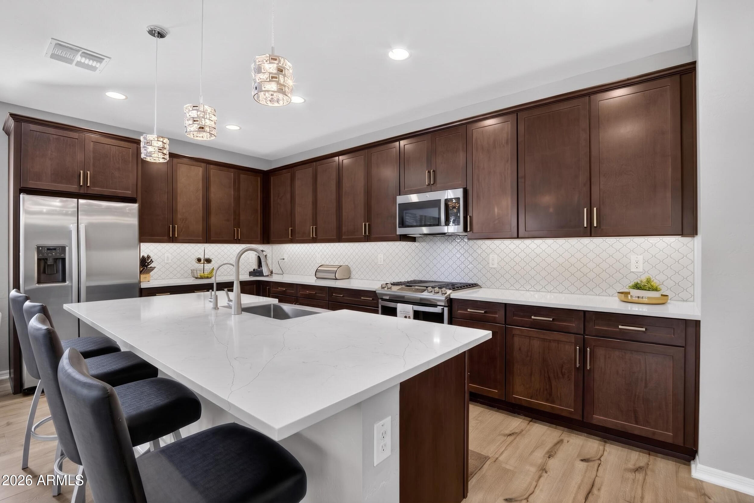 1481 W CALLE DE FLORES --