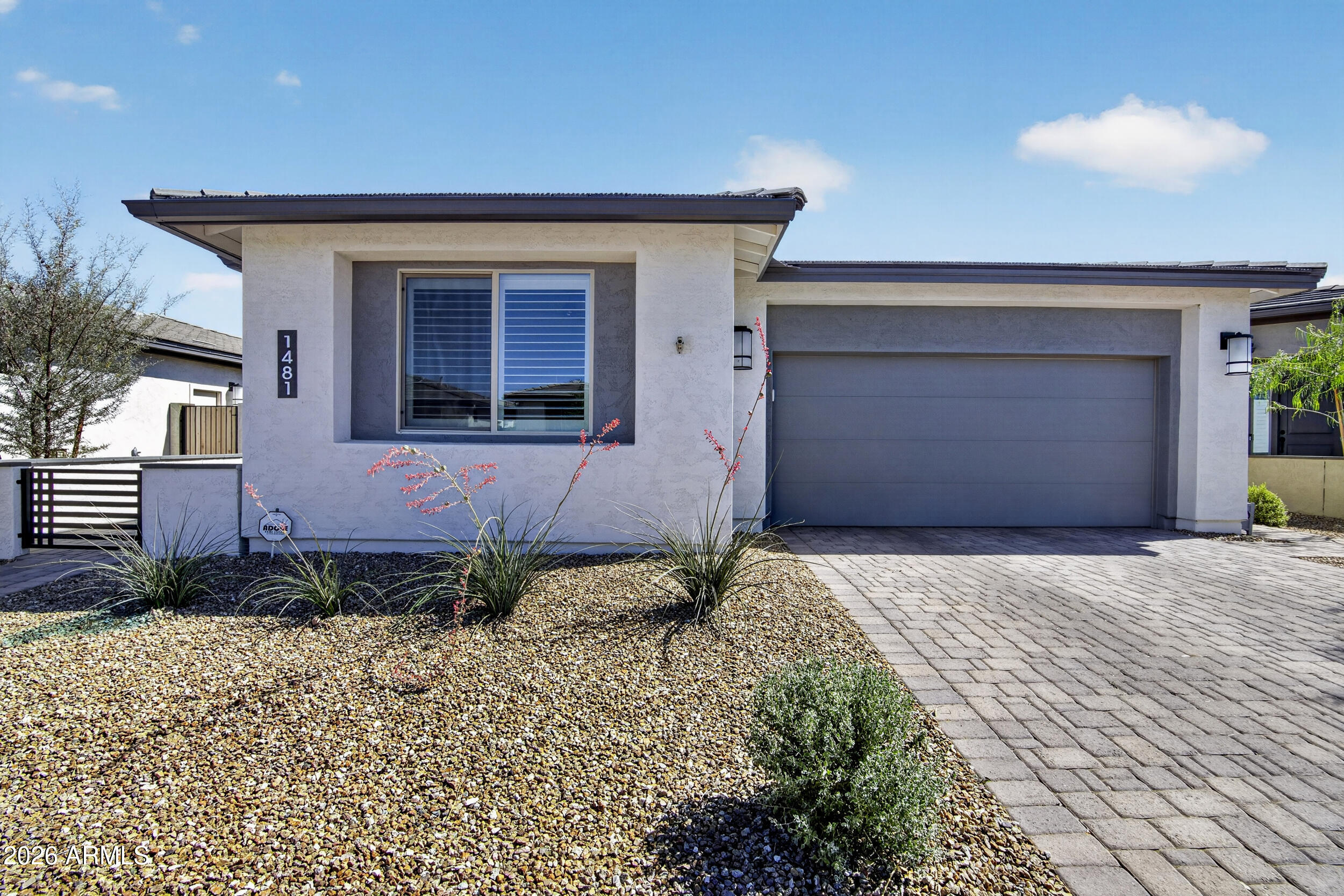 1481 W CALLE DE FLORES --