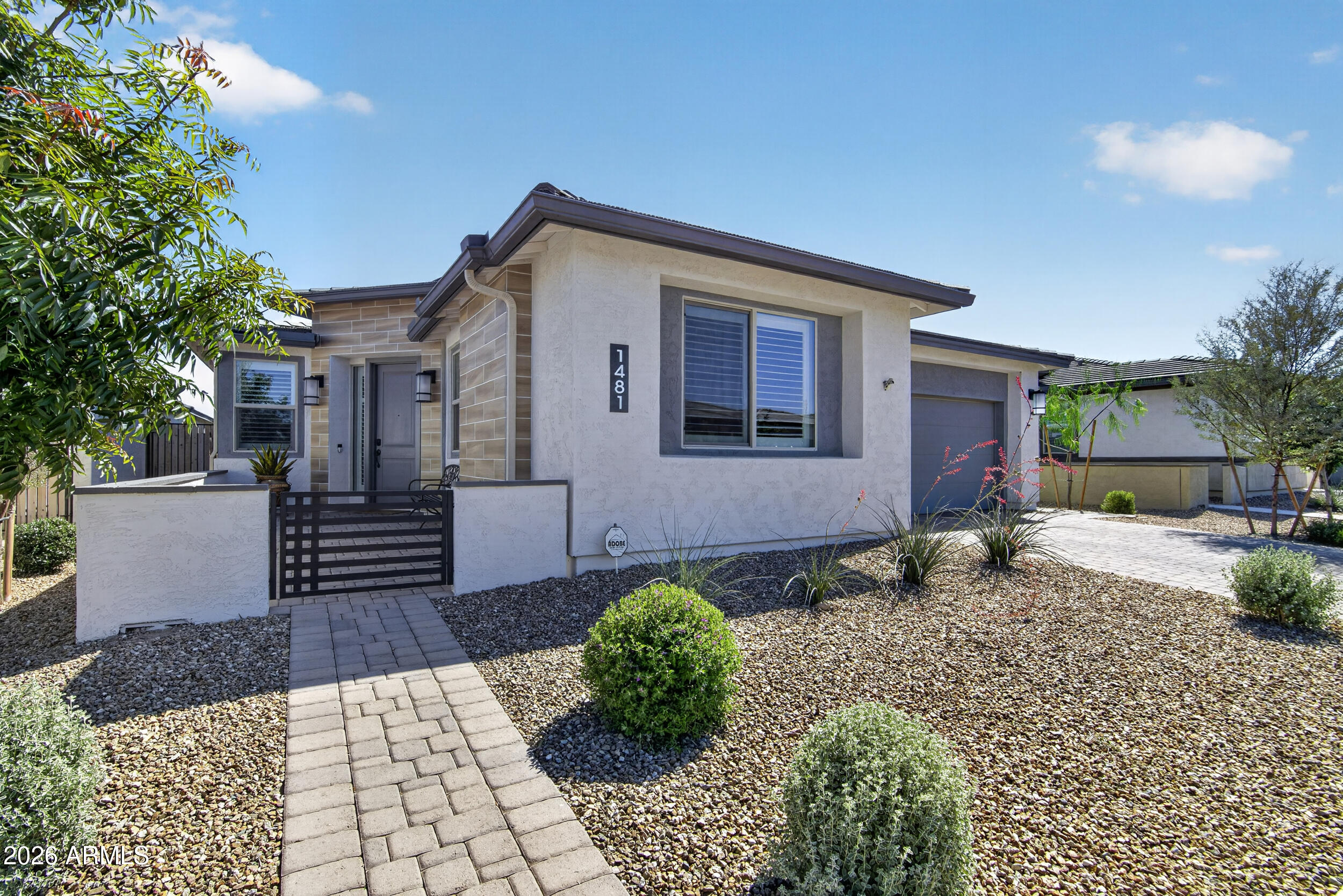 1481 W CALLE DE FLORES --