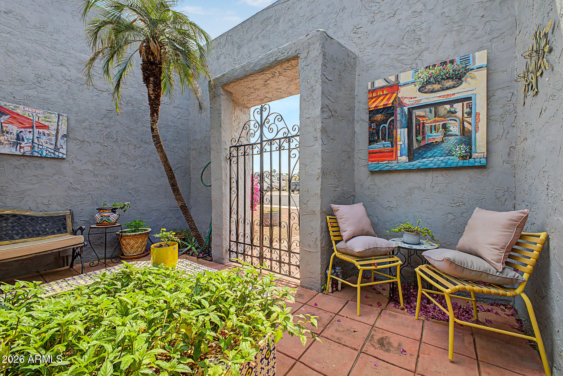 5720 W FRIER Drive W