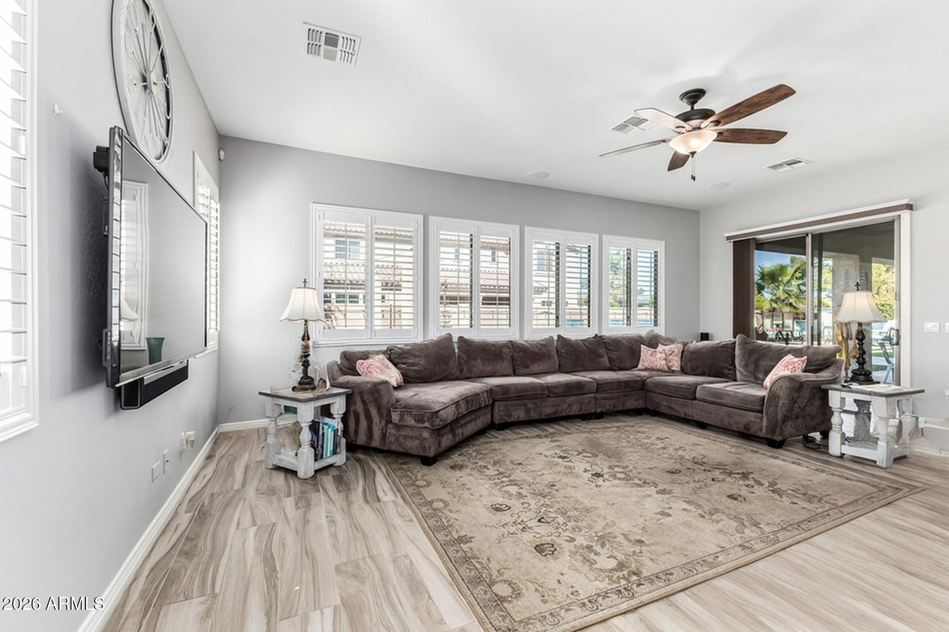 20394 E CALLE DE FLORES --
