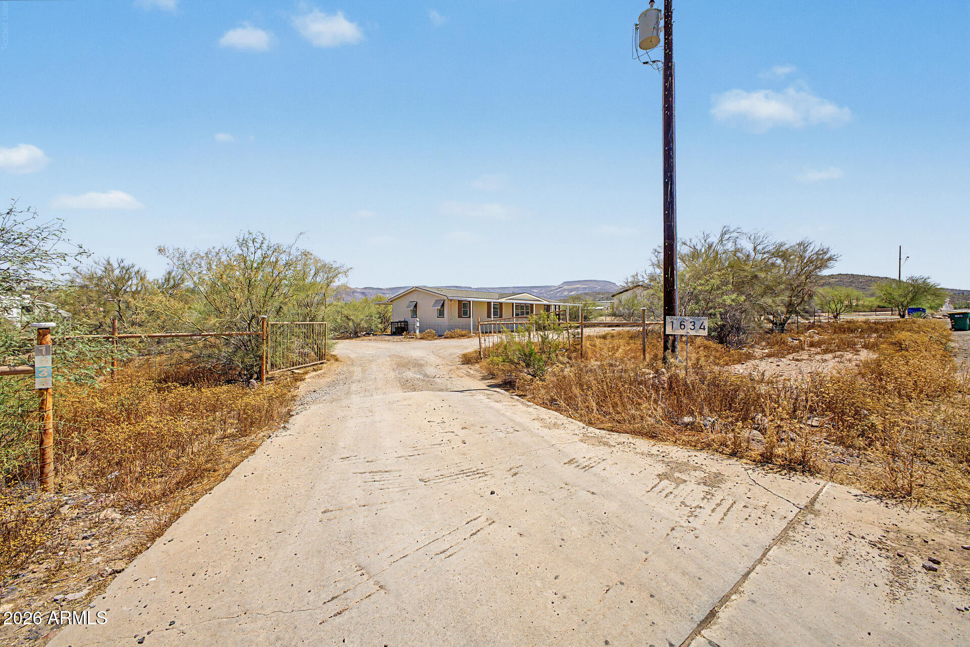 1628 E CIRCLE MOUNTAIN Road