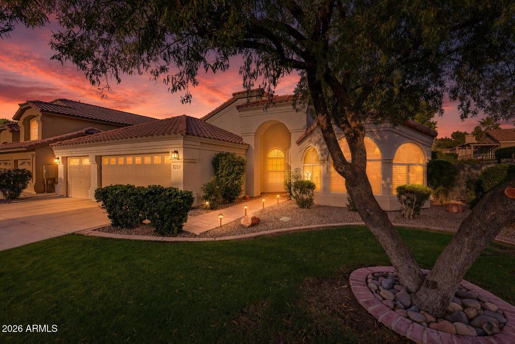 Photo of 1217 N Sailors Way, Gilbert, AZ 85234 (MLS # 7015255)