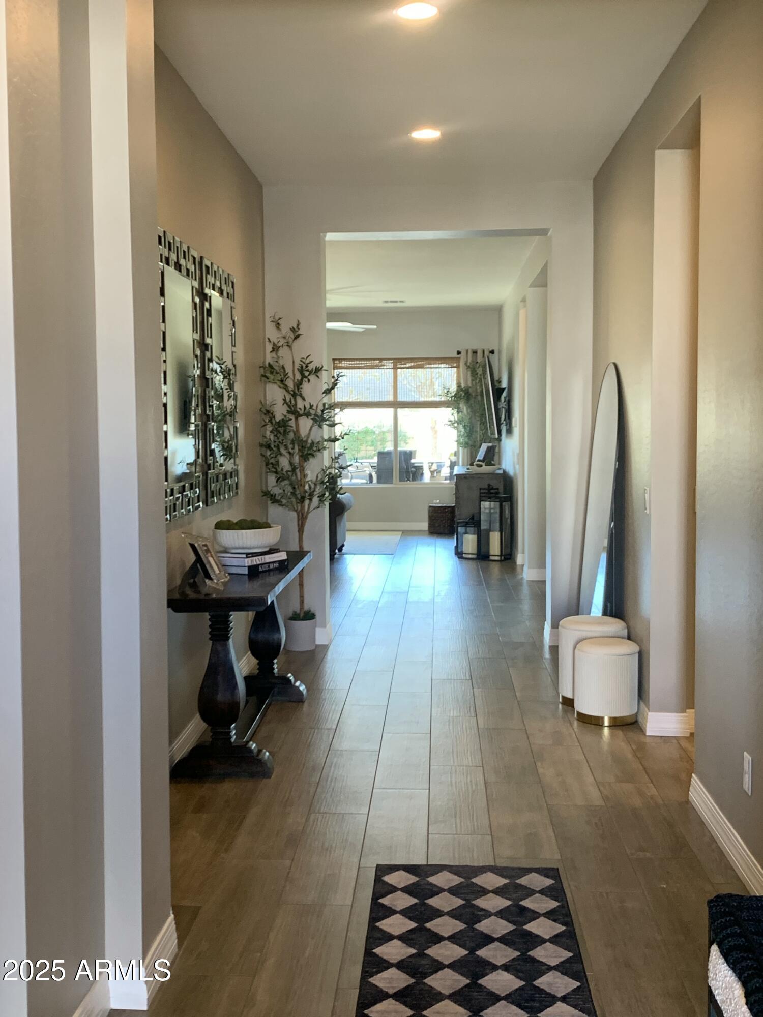 1511 E LYNX Way