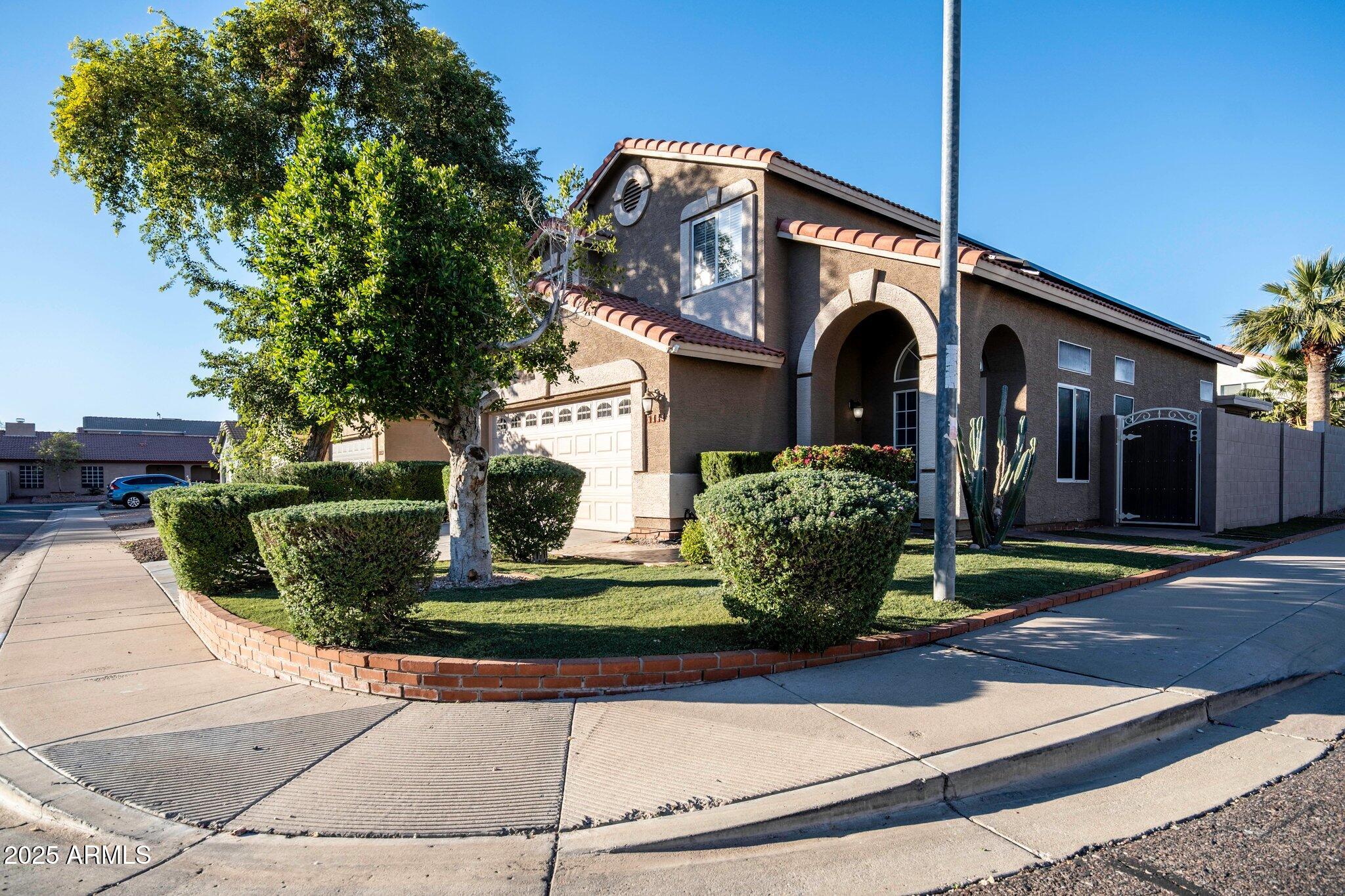 1112 W VILLA MARIA Drive