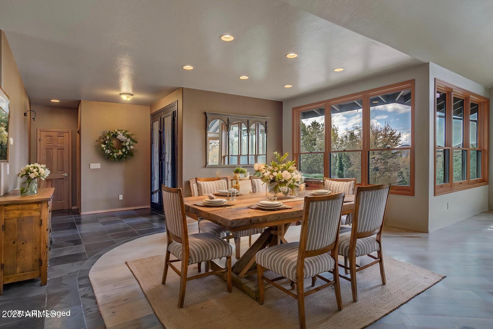 2710 E COYOTE MINT Circle