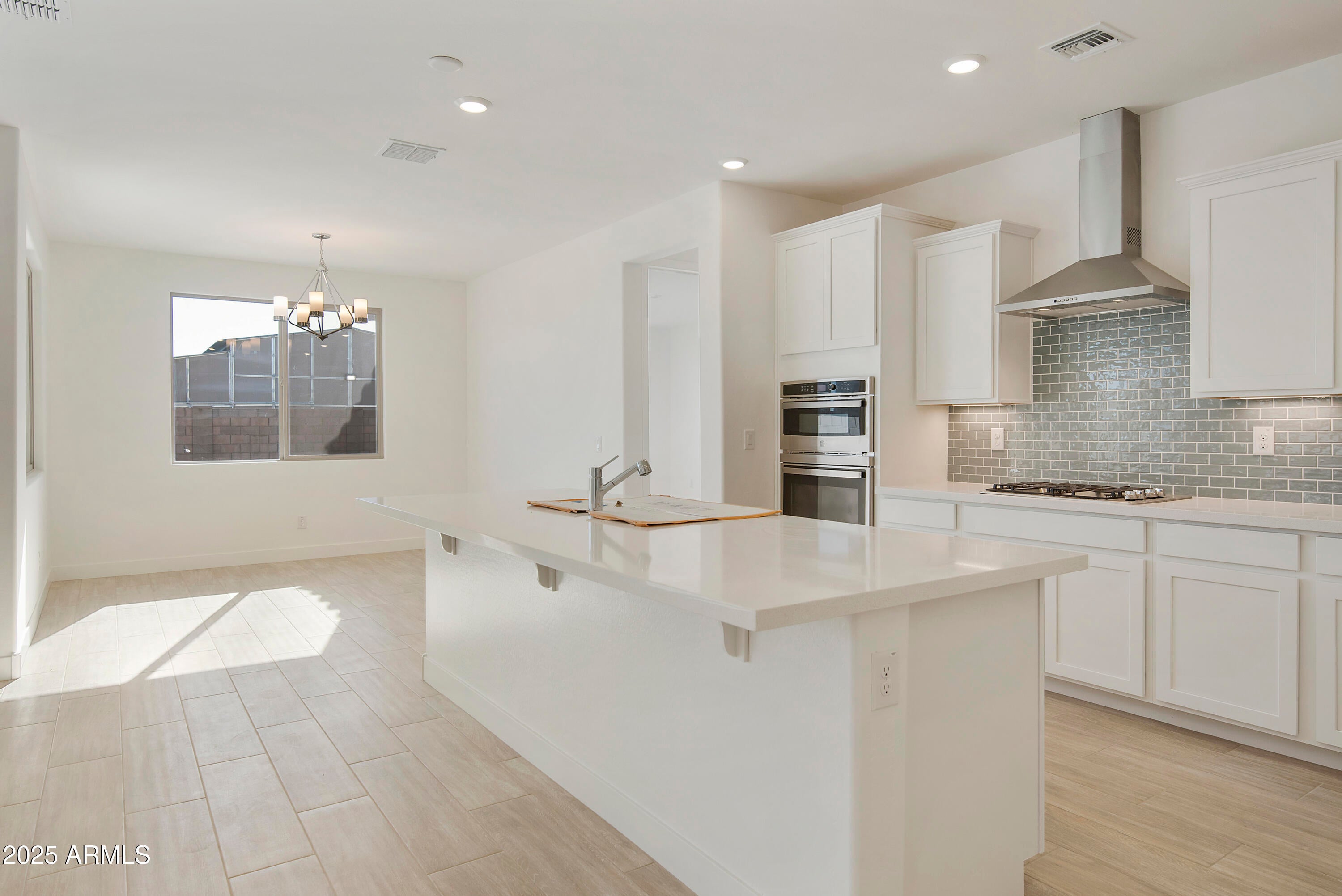 19033 W ROSE Lane