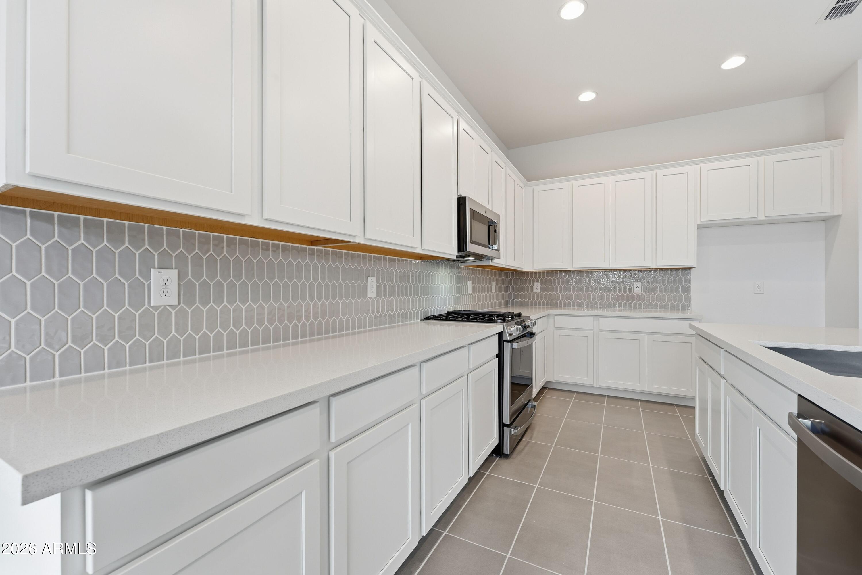 4064 E DESERT LILLY Lane