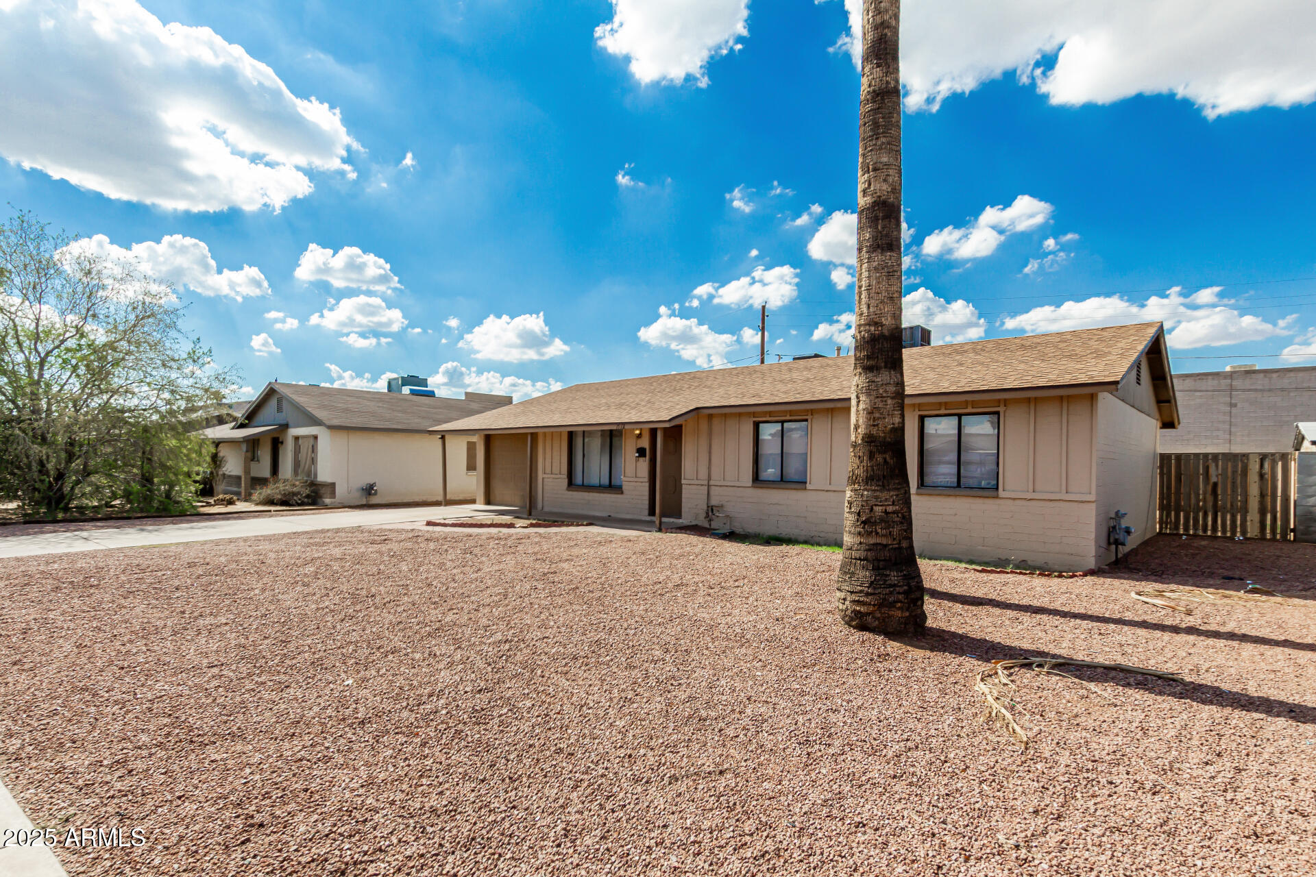 1512 W CRESCENT Avenue