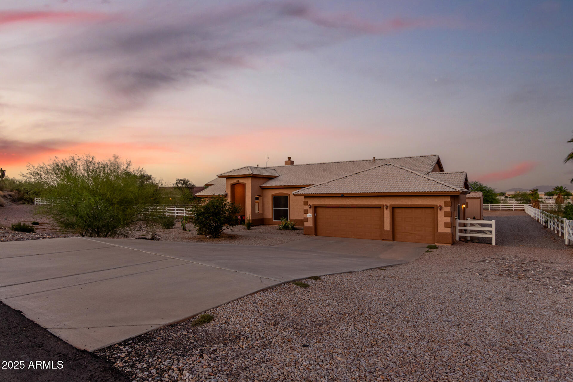 8351 S SUMMIT Drive