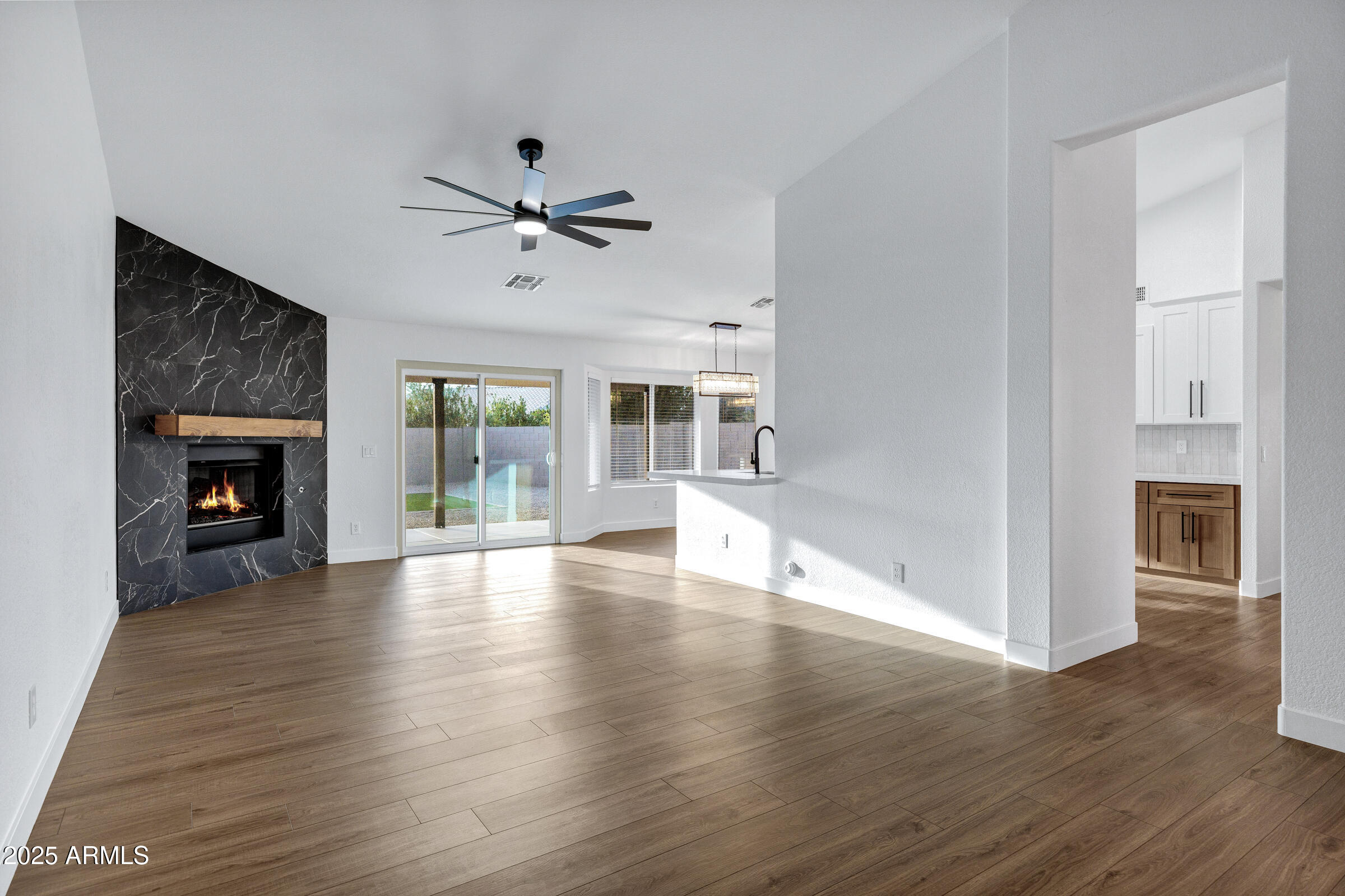 952 S CANAL Drive