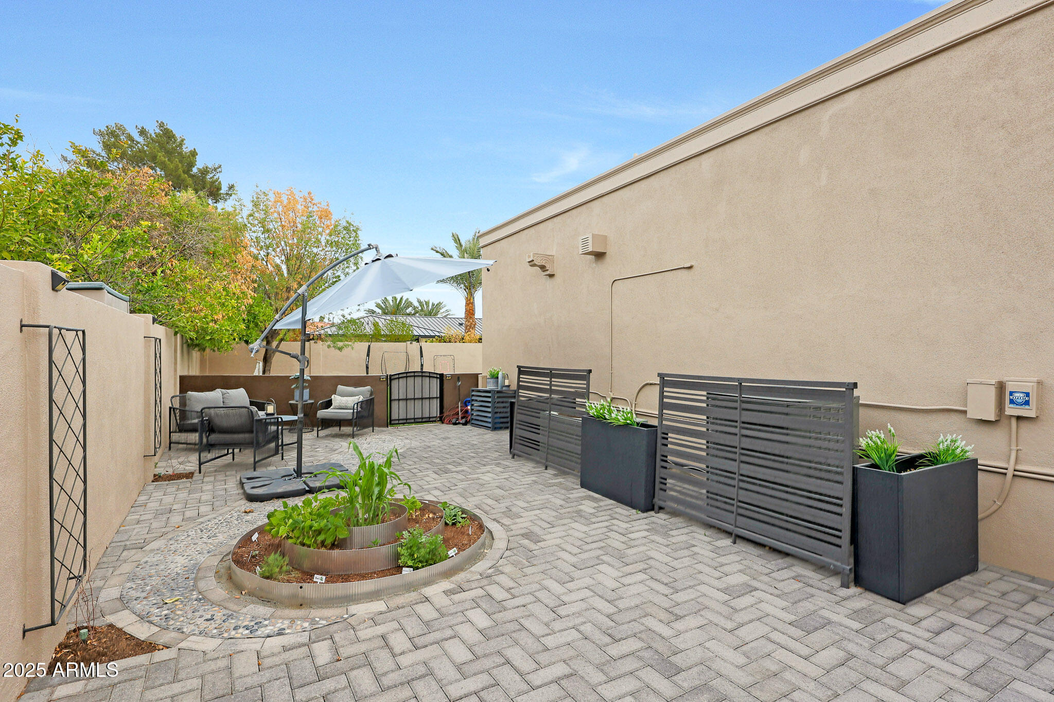 1444 E MYRNA Lane