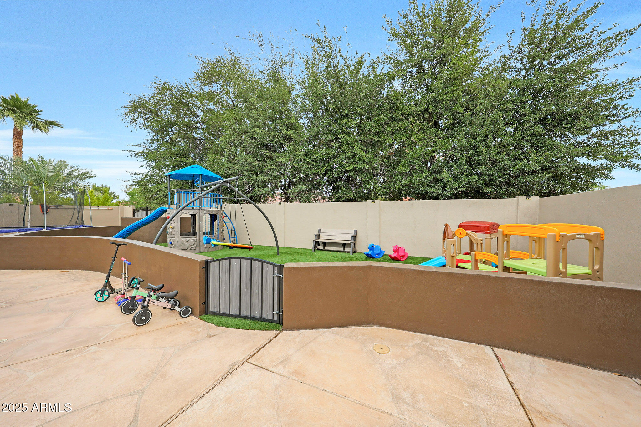 1444 E MYRNA Lane