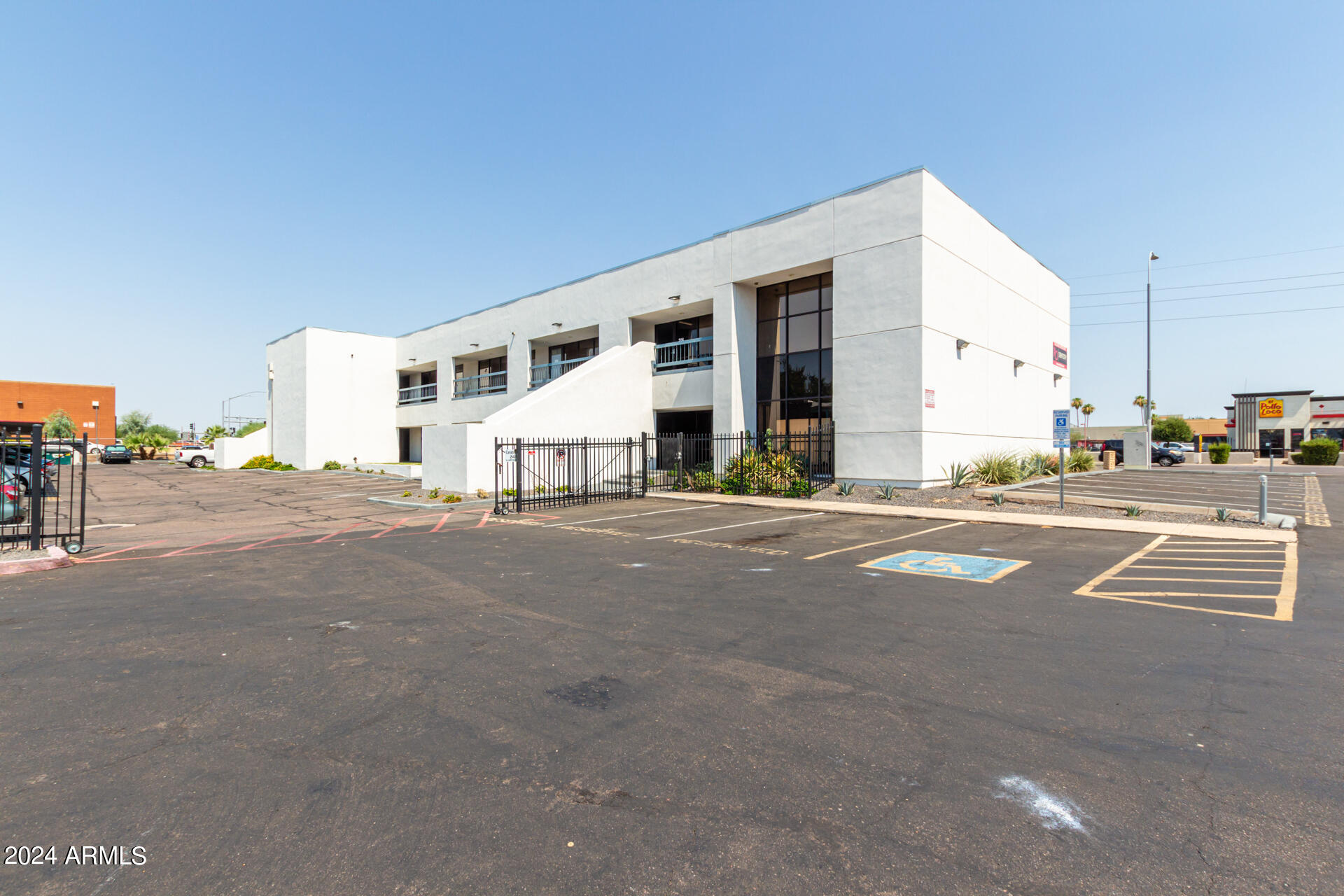 2411 W NORTHERN Avenue