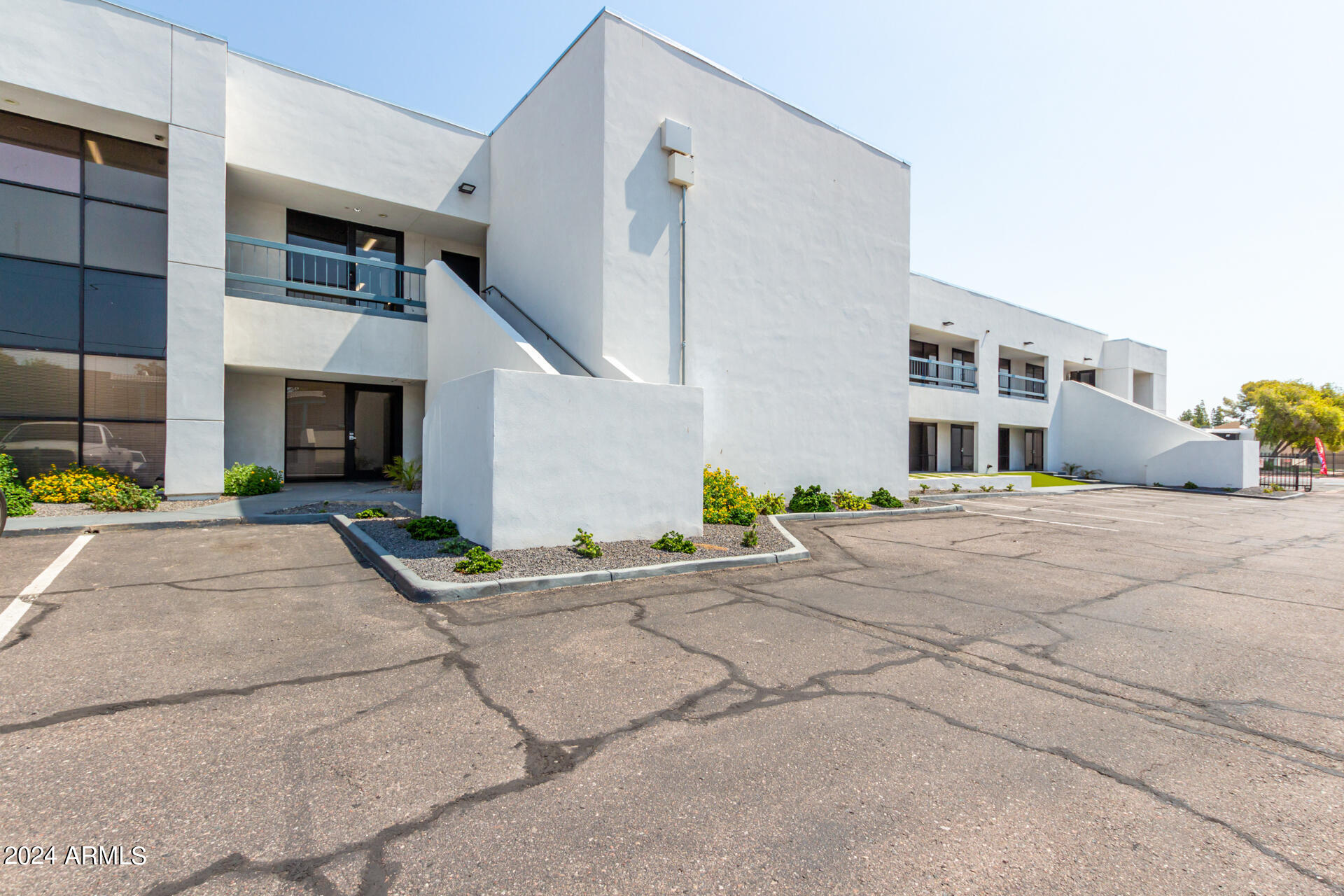 2411 W NORTHERN Avenue