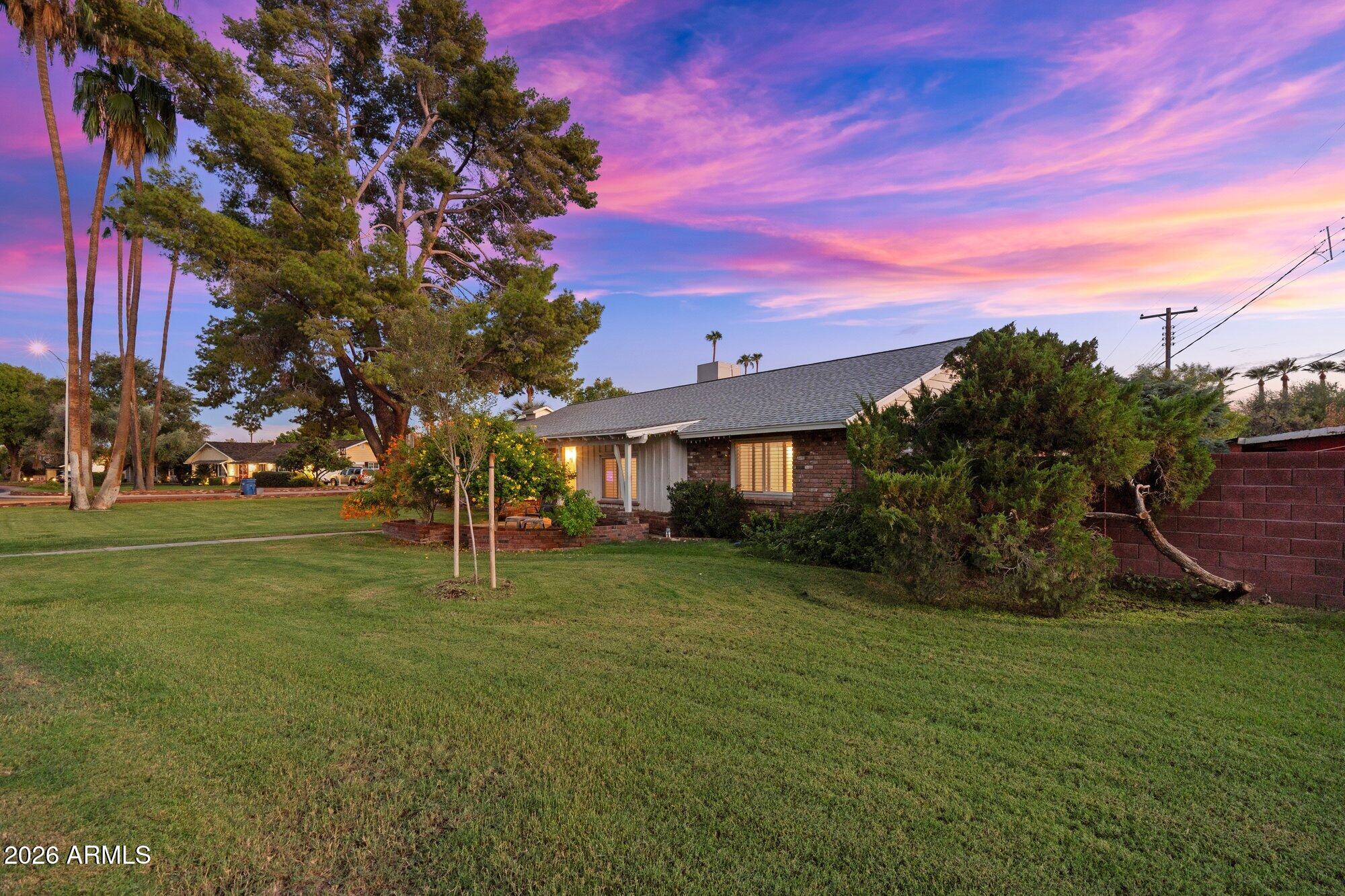 1401 W FRIER Drive