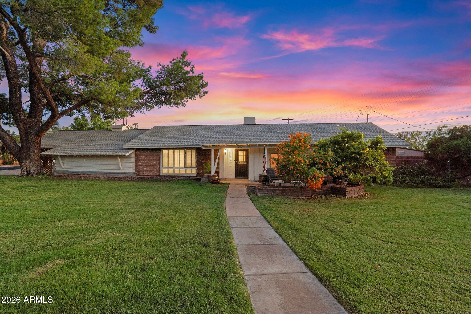 1401 W FRIER Drive