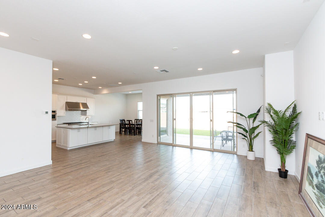 4222 W CARMEN Street