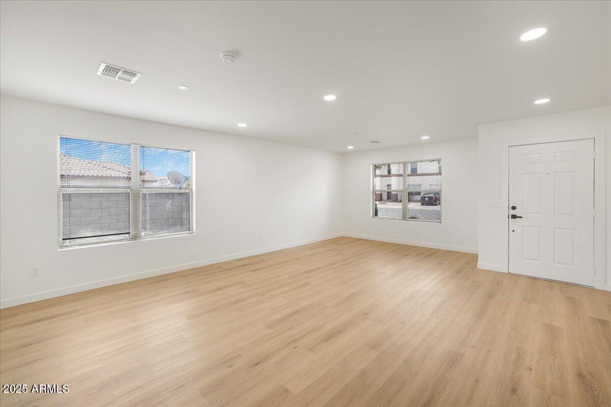 9428 W HIGHLAND Avenue