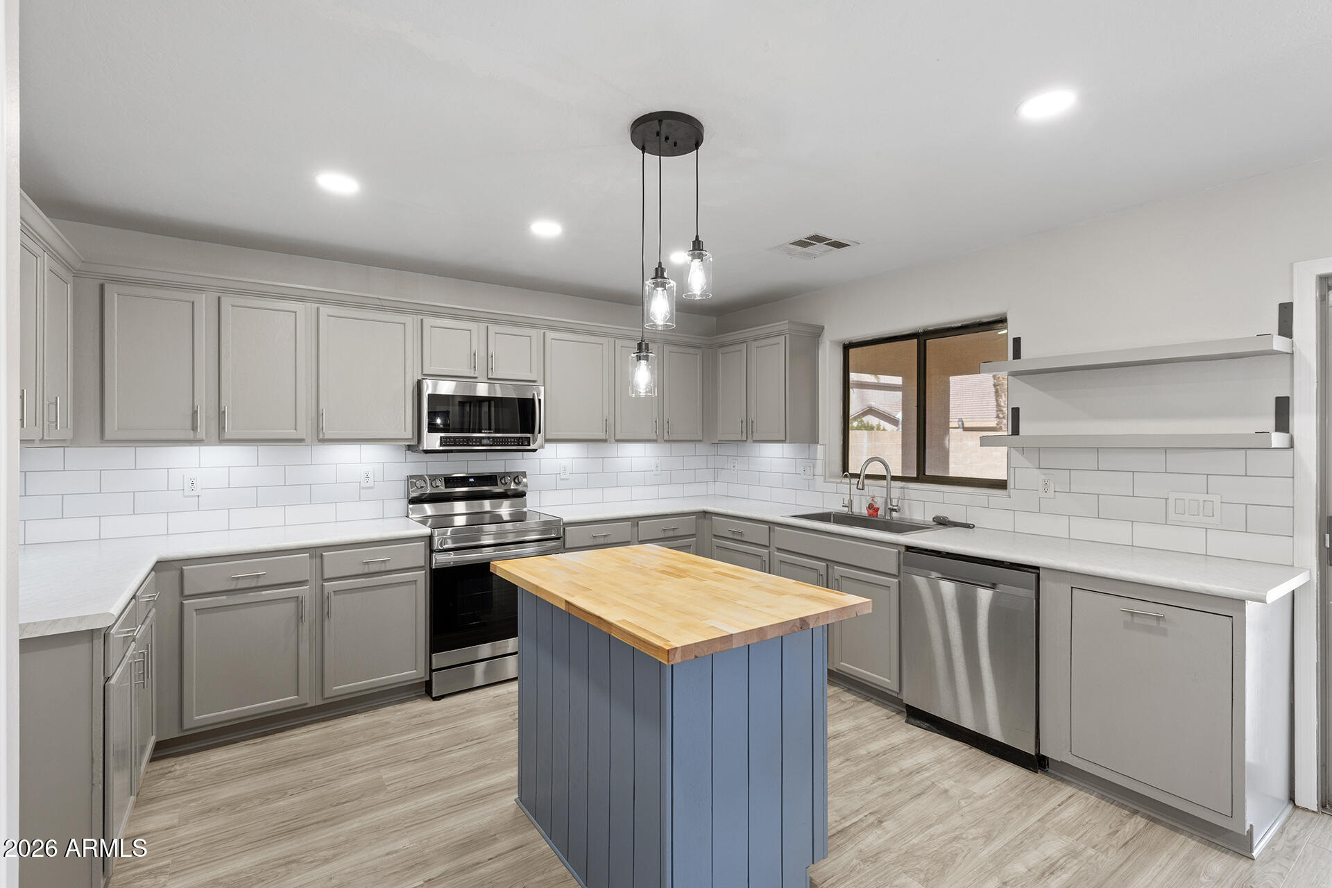 45554 W DUTCHMAN Drive